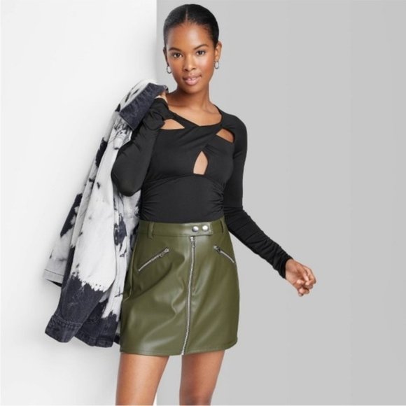 NWT Sexy Black Cross Front Cut Out Bodysuit - Picture 1 of 4